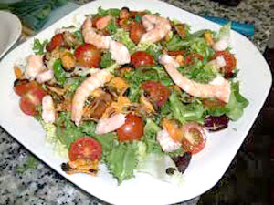Салат из помидор с морепродуктами